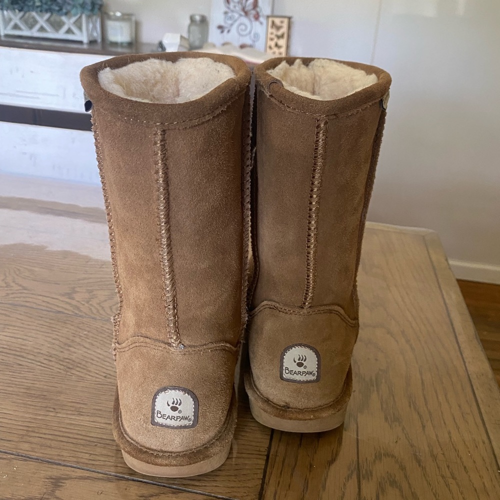 Chestnut bear paws (only worn twice)